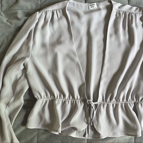 ARITZIA - Sunday Best Blouse - Picture 1 of 4